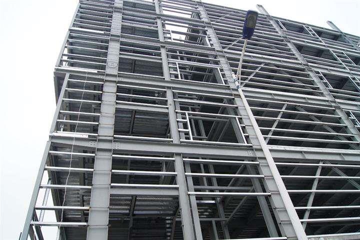 富德高层钢结构的支撑布置与构造需要符合哪些规范